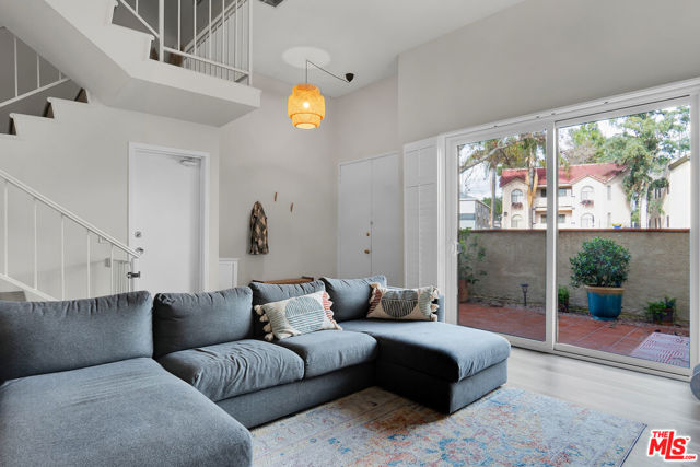 400 West Riverside Drive, 4 photo 3