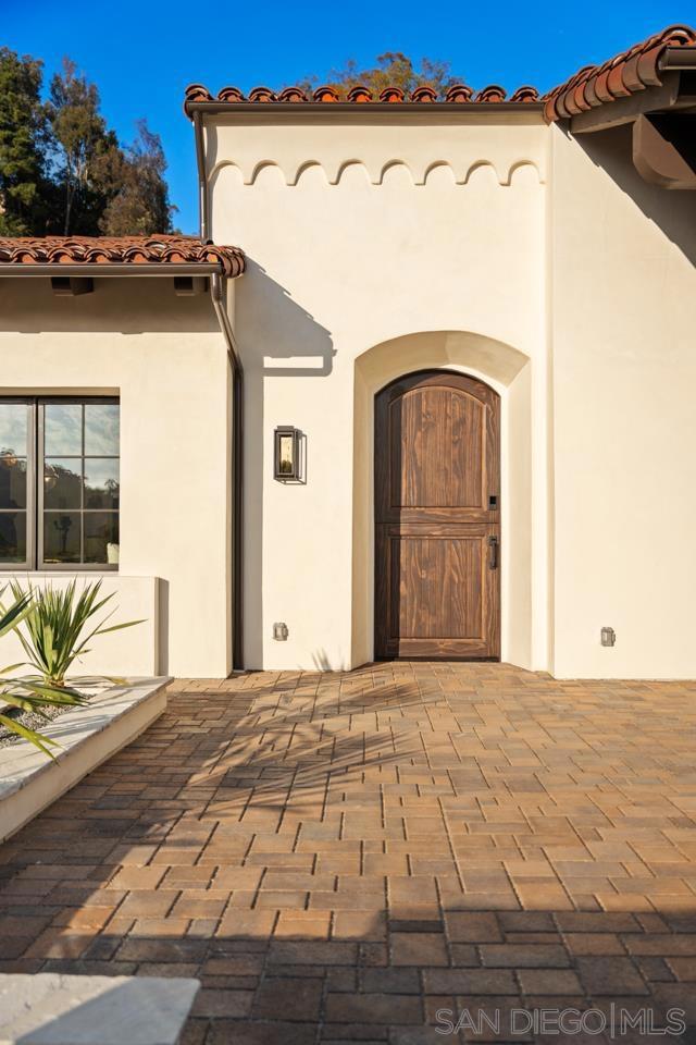 5758 Las Palomas, Rancho Santa Fe CA: https://media.crmls.org/mediaz/1f34a8fb-568f-4c92-b265-fa3cbf90760c.jpg