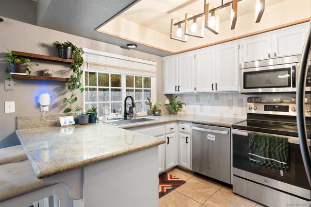 2714 Crownridge Ln, Spring Valley CA: https://media.crmls.org/mediaz/1f34ac75-228b-44ad-8efb-8ad376af2163.jpg