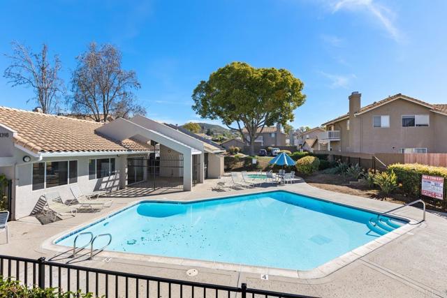 Detail Gallery Image 41 of 42 For 1330 Palomar Pl #7,  Vista,  CA 92084 - 3 Beds | 2 Baths