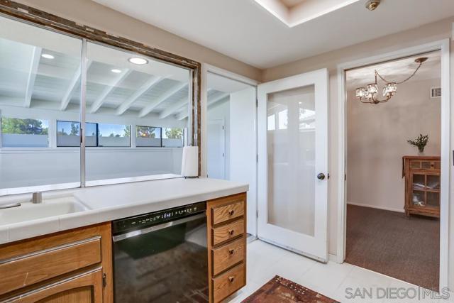 16555 Caminito Vecinos, San Diego CA: https://media.crmls.org/mediaz/1f356ba1-b4d0-42d0-9f41-5e9a22d1e7bf.jpg