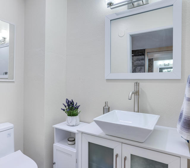 2274 N Indian Canyon Drive, Palm Springs CA: https://media.crmls.org/mediaz/1f35e3fb-a224-4040-8db9-209ca8d44e43.jpg