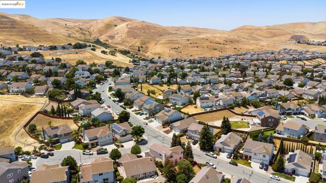 2 Quiet Path Ct, Pittsburg CA: https://media.crmls.org/mediaz/1f3611d2-abb2-4704-a1b4-e3a818dbc151.jpg
