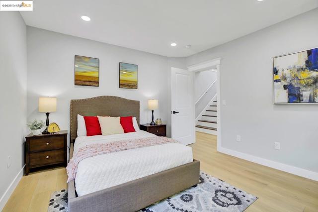 812 Foothill Blvd, Oakland CA: https://media.crmls.org/mediaz/1f36a1bc-ed1a-40b2-9023-e2e6c6a38f8d.jpg