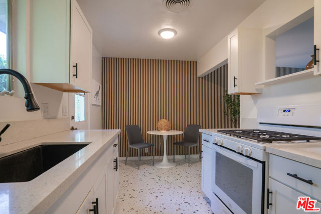 459 E Avenida Olancha, Palm Springs CA: https://media.crmls.org/mediaz/1f36e83a-1c43-4ee9-a49f-62dfecff1fc3.jpg