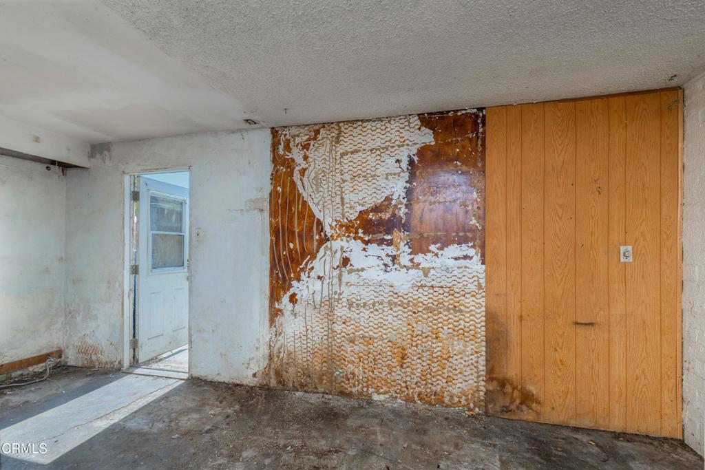 https://media.crmls.org/mediaz/1f36f91d-2e9b-4a66-bfd4-65605c06ed57.jpg?preset=X-Large