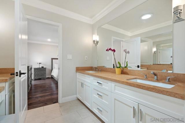 8874 La Jolla Scenic Dr N, La Jolla CA: https://media.crmls.org/mediaz/1f3776d4-5456-45f1-a840-a5987ddf31e5.jpg