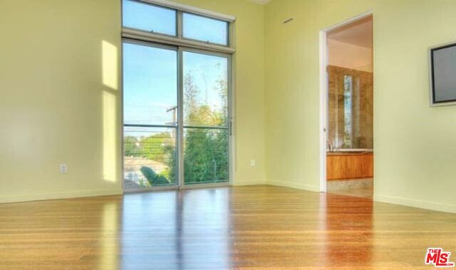 2452 Penmar Avenue, Venice CA: https://media.crmls.org/mediaz/1f388555-ecd2-45bf-ad8b-e493d61ddb83.jpg