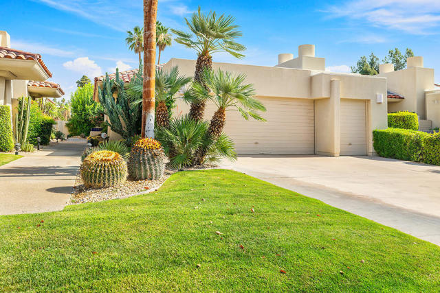192 Kavenish Drive, Rancho Mirage CA: https://media.crmls.org/mediaz/1f39640e-861d-400b-b238-7adffd7d5997.jpg