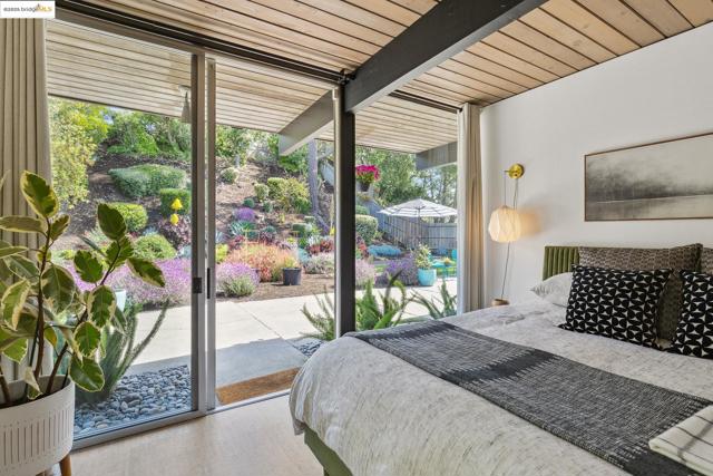 8156 Coach Dr, Oakland CA: https://media.crmls.org/mediaz/1f3a0881-691d-4cec-a8e4-606678f3999a.jpg