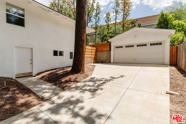 15514 Del Gado Drive, Sherman Oaks CA: https://media.crmls.org/mediaz/1f3a28d4-b95c-41de-ab6f-8dc96a56efc0.jpg