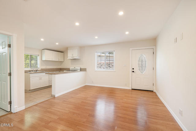 11215 Lull Street, Sun Valley CA: https://media.crmls.org/mediaz/1f3a715e-8420-4520-a4c2-aac895fa8060.jpg