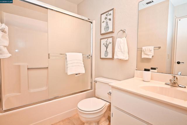 1324 Chateau Cmn, Livermore CA: https://media.crmls.org/mediaz/1f3b1390-ff6a-41a0-9421-588764535f37.jpg