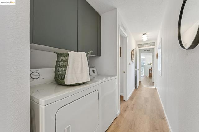 350 Henry St, Oakland CA: https://media.crmls.org/mediaz/1f3b8133-e4af-47a1-b98b-dca53cf239a6.jpg