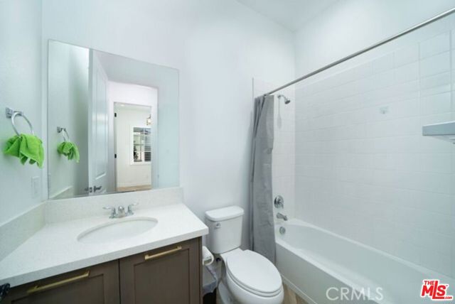 19278 Blackthorn Drive, Santa Clarita CA: https://media.crmls.org/mediaz/1f3bfc93-7648-451b-b180-a801c37ea786.jpg