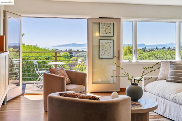 917 Avis Dr, El Cerrito CA: https://media.crmls.org/mediaz/1f3c83a1-3e18-420c-ab5a-b3dfd271006e.jpg
