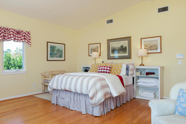 2167 Palomar Avenue, Ventura CA: https://media.crmls.org/mediaz/1f3ce8ee-fb01-405e-8cc2-872ccf9cb82f.jpg