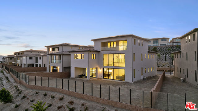 11782 N Hillsborough Lane, Porter Ranch CA: https://media.crmls.org/mediaz/1f3da437-cfc6-451f-b074-b5b77a666c34.jpg