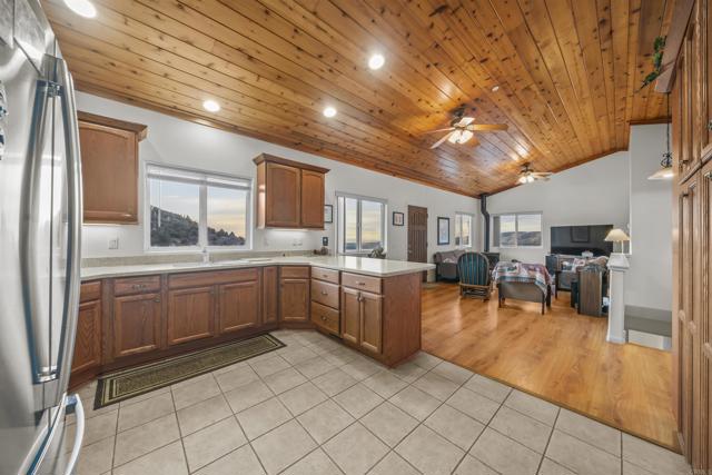 35465 Sunset Lane, Julian CA: https://media.crmls.org/mediaz/1f3f83fe-3251-4470-8e43-ce779087ae79.jpg