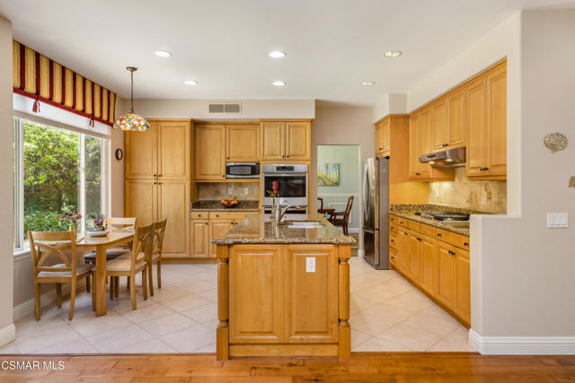 6285 Deerhill Road, Oak Park CA: https://media.crmls.org/mediaz/1f3fd8f5-7d05-4a2e-bd75-2014edb15d41.jpg