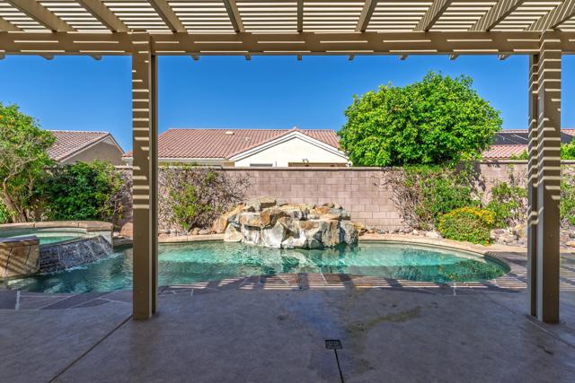 36411 Tallowood Drive, Palm Desert CA: https://media.crmls.org/mediaz/1f3fe6de-bf0a-4b4e-ab55-174ff897d16b.jpg