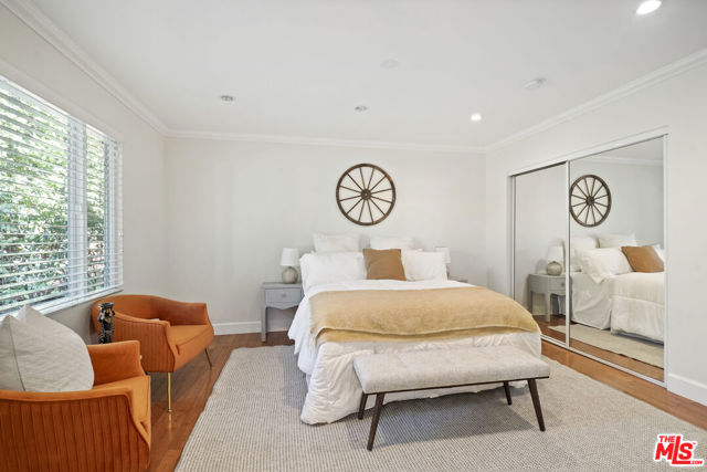 2452 N Altadena Drive, Altadena CA: https://media.crmls.org/mediaz/1f406be9-0216-4556-8b0d-ca33f4b34ca8.jpg