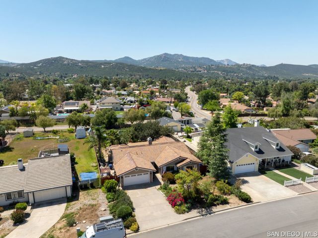 23849 Gymkhana RD, Ramona CA: https://media.crmls.org/mediaz/1f40e4de-245c-4e95-9d99-cd2a76d63c75.jpg