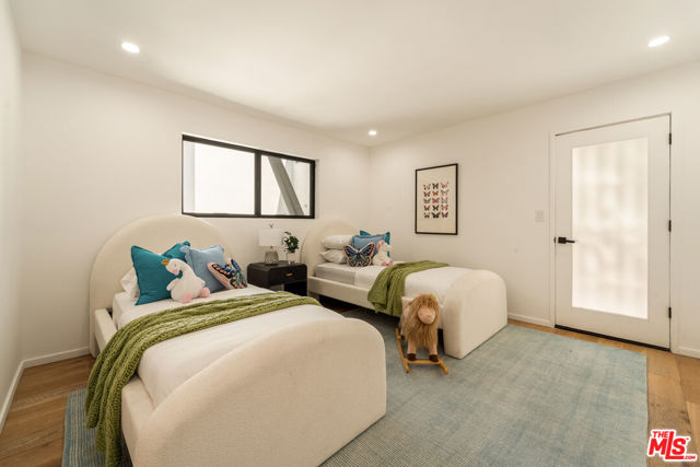 11587 Sunshine Terrace, Studio City CA: https://media.crmls.org/mediaz/1f40ed22-db64-4629-93c3-c5843db7659b.jpg
