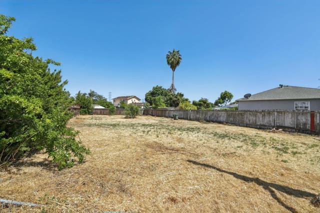 108 Lotus Way, East Palo Alto CA: https://media.crmls.org/mediaz/1f4165c3-f950-47fa-8770-57b76027876f.jpg