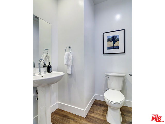 5600 W 78th Street, Los Angeles CA: https://media.crmls.org/mediaz/1f4177d5-4b53-4f4d-bca4-6479e8655ad2.jpg