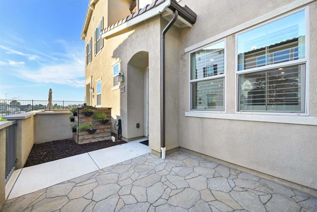 Detail Gallery Image 5 of 32 For 1118 Delpy View, Vista,  CA 92084 - 3 Beds | 2/1 Baths