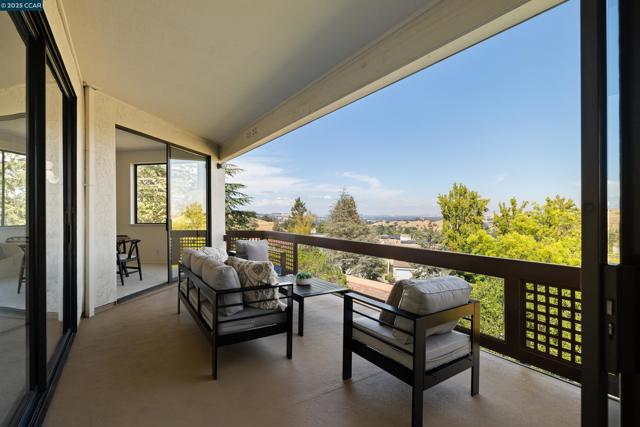 3318 Ptarmigan Dr., Walnut Creek CA: https://media.crmls.org/mediaz/1f41b759-d24f-4bfc-b641-2be7c0119f56.jpg