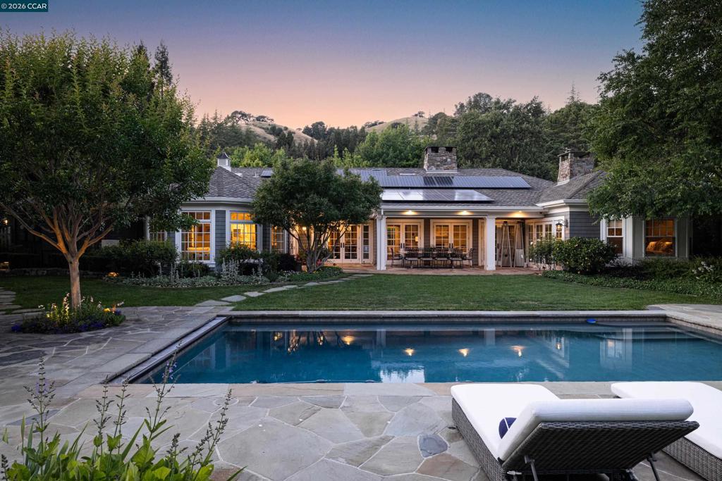 https://media.crmls.org/mediaz/1f41dddf-0f43-43a6-bcee-b2969038d963.jpg?preset=X-Large