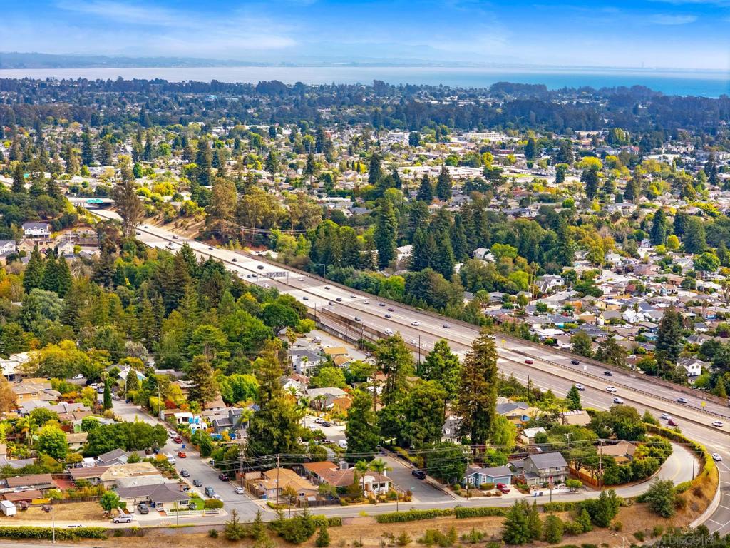 https://media.crmls.org/mediaz/1f4246bc-7feb-4dea-a1bf-5371a7912791.jpg?preset=X-Large