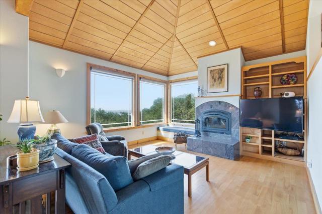 1175 Eagle Hill Road, Royal Oaks CA: https://media.crmls.org/mediaz/1f425c7b-db19-4e1b-8a0a-86fb494e1637.jpg