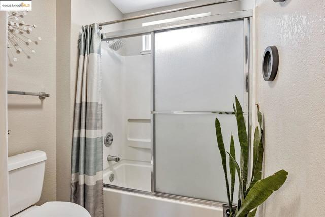 16 Town Sq PL, Oakland CA: https://media.crmls.org/mediaz/1f426005-c1a5-4130-98d1-26ee7320bc33.jpg