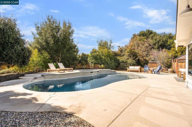 5400 Johnston Rd, Danville CA: https://media.crmls.org/mediaz/1f42aa58-3aa9-4bdb-bdd2-1585453f69e2.jpg