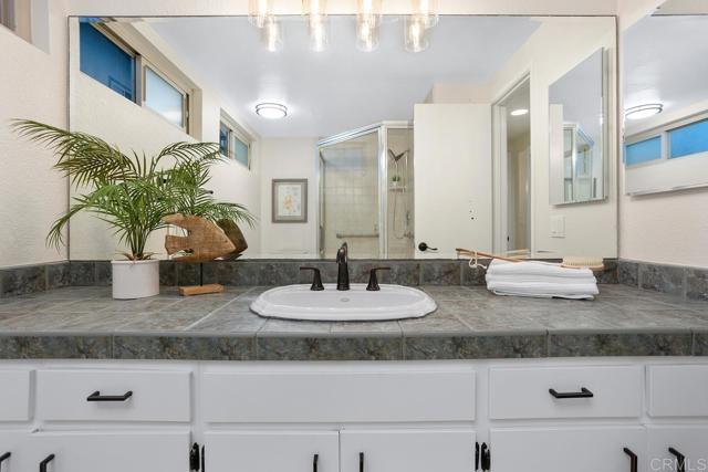 640 W Solana Circle, Solana Beach CA: https://media.crmls.org/mediaz/1f42c355-4927-4d92-b978-53071eb0e0b6.jpg