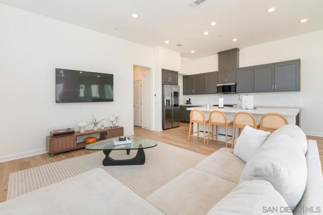 Image 6 of 27 For 841 Hana Ave  3