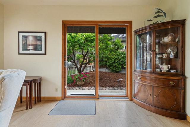 105 Louise Circle, Hollister CA: https://media.crmls.org/mediaz/1f437050-fd61-43a5-b9c8-2f21cf6100ef.jpg