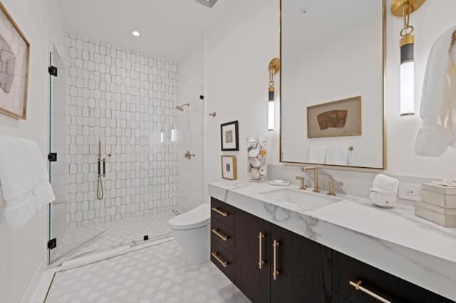 Image 37 of 76 For 55375 Royal St George