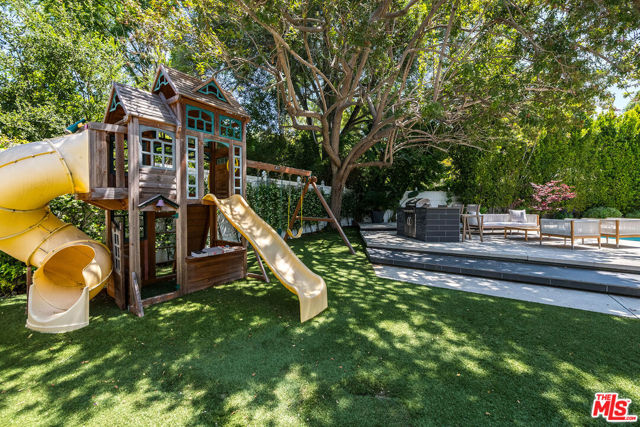 3544 Laurel Canyon Boulevard, Studio City CA: https://media.crmls.org/mediaz/1f45ee8d-b90d-40e9-bce5-e5d59bc2567a.jpg
