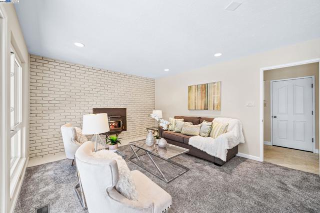 2082 Boxwood Way, Fremont CA: https://media.crmls.org/mediaz/1f4688a0-4173-4162-bd60-79a297c5de67.jpg