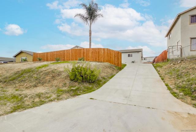 824 PARAISO AVE, Spring Valley CA: https://media.crmls.org/mediaz/1f47cc44-052d-4eb7-881c-4baf5066a567.jpg