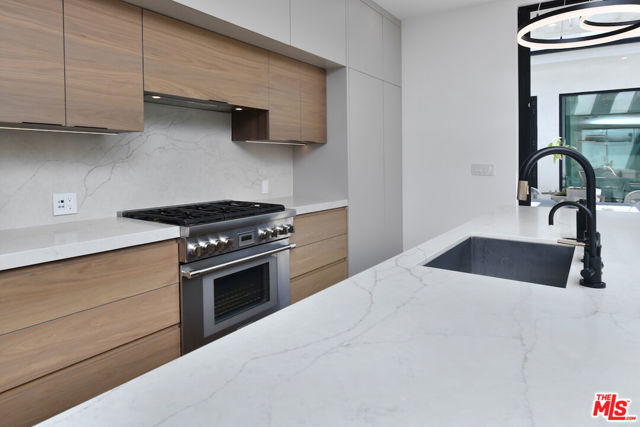5316 Lennox, Sherman Oaks CA: https://media.crmls.org/mediaz/1f47f666-7e27-4e31-9173-addab8e1c0a1.jpg
