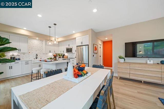 27264 Cosmo Ct, Hayward CA: https://media.crmls.org/mediaz/1f490005-24f7-4a9c-9a80-a01215cf2ec9.jpg