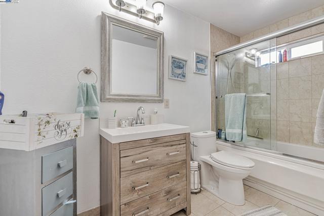 1127 Madera Ave, Menlo Park CA: https://media.crmls.org/mediaz/1f493217-58c6-483a-991d-0b1a361c1b4c.jpg