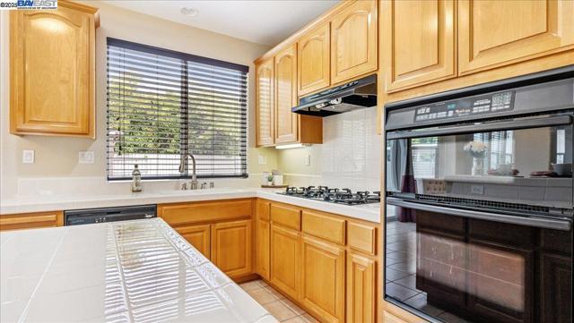 2133 Demetrius Way, Roseville CA: https://media.crmls.org/mediaz/1f495f9a-d5f6-45f9-ae86-67095b80dcc4.jpg