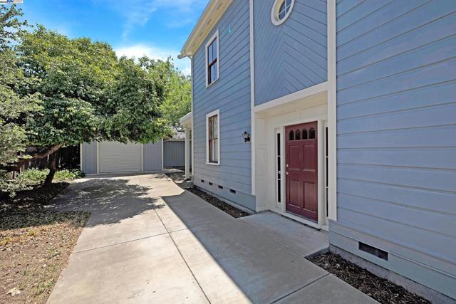 2211 College Avenue, Livermore CA: https://media.crmls.org/mediaz/1f49a1f7-09c8-4080-b8fc-ff159b5bac78.jpg