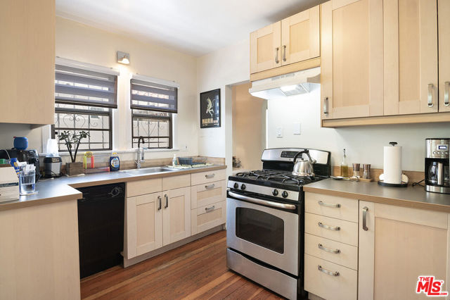 500 N Alta Vista Boulevard, Los Angeles CA: https://media.crmls.org/mediaz/1f49bda3-558f-460a-9144-c8ecd20fc7ac.jpg